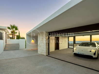 Villa Colina - Brand New Contemporary Villa with Sea Views