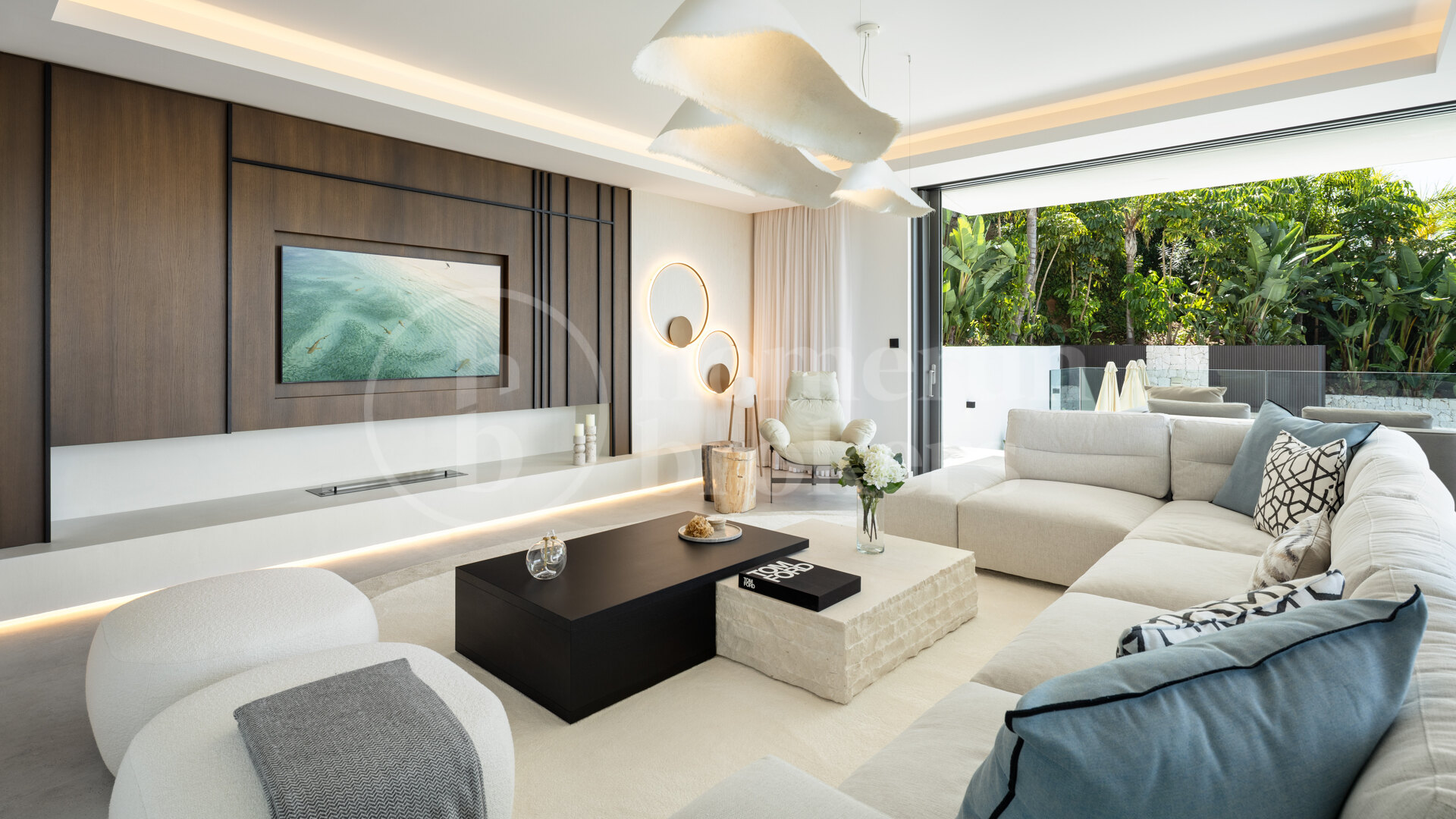 Villa Colina - Brand New Contemporary Villa with Sea Views