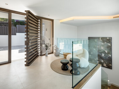 Villa Colina - Brand New Contemporary Villa with Sea Views