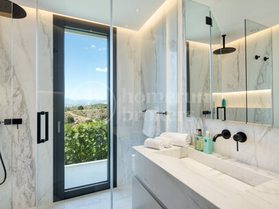 Villa Colina - Brand New Contemporary Villa with Sea Views