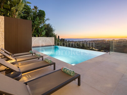 Villa Colina - Brand New Contemporary Villa with Sea Views
