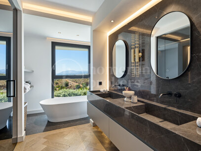 Villa Colina - Brand New Contemporary Villa with Sea Views