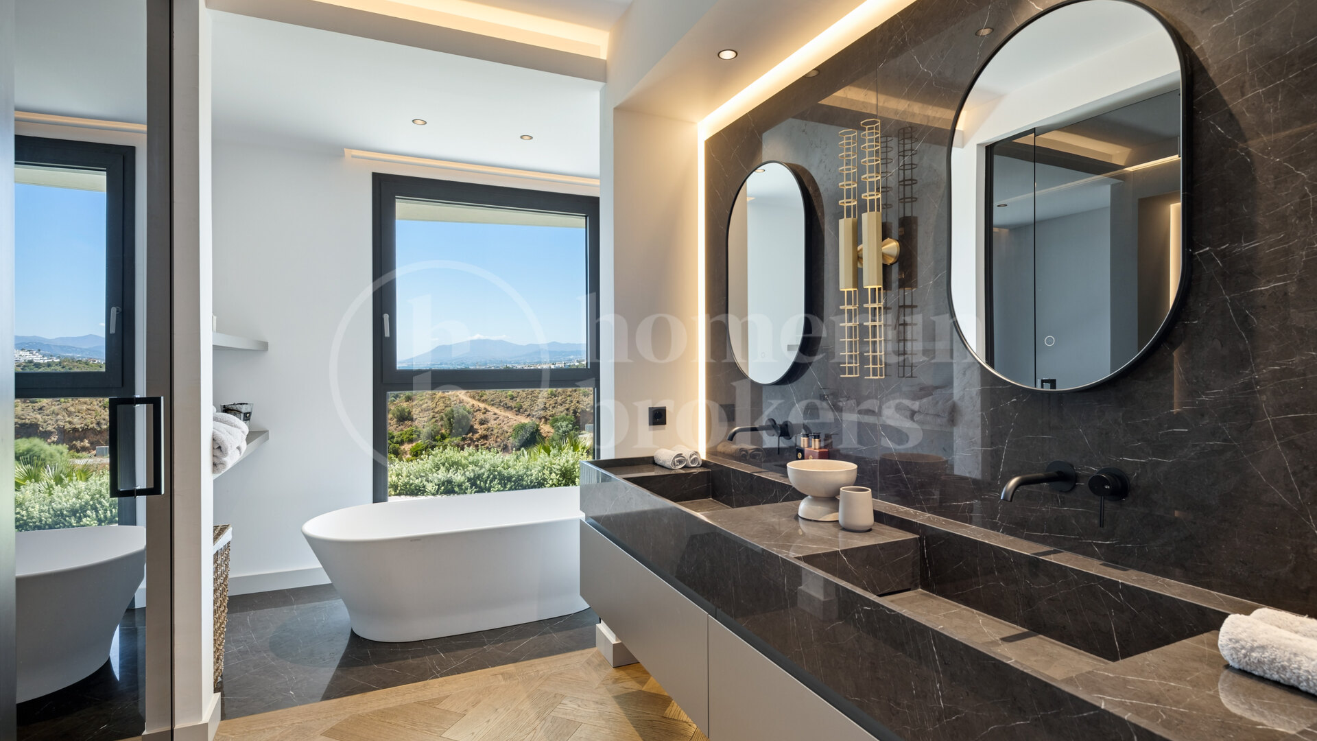 Villa Colina - Brand New Contemporary Villa with Sea Views