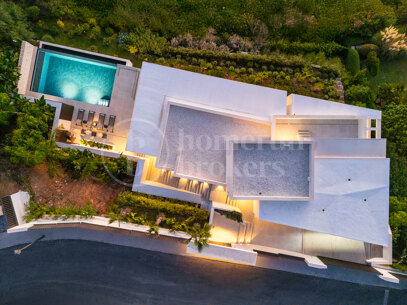 Villa Colina - Brand New Contemporary Villa with Sea Views