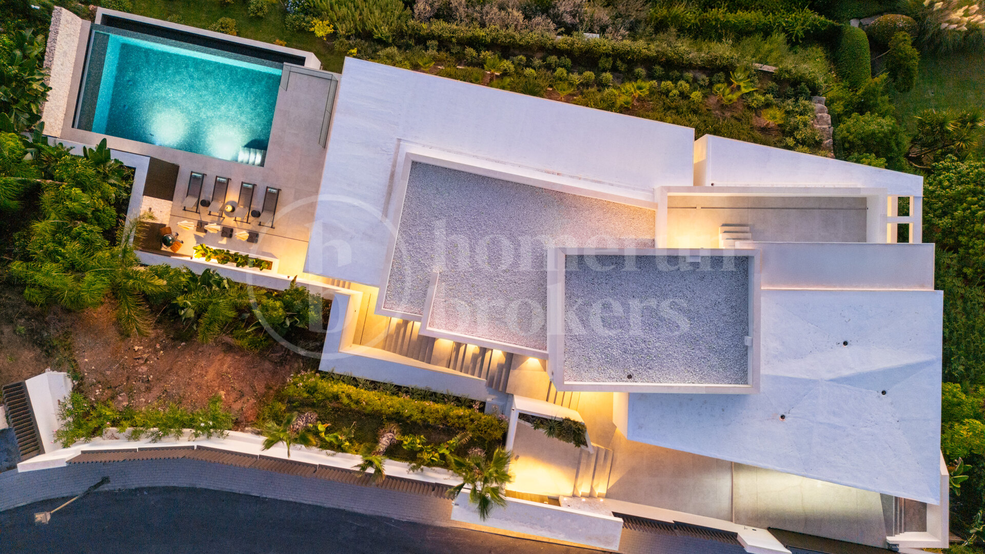 Villa Colina - Brand New Contemporary Villa with Sea Views
