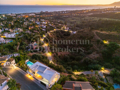 Villa Colina - Brand New Contemporary Villa with Sea Views