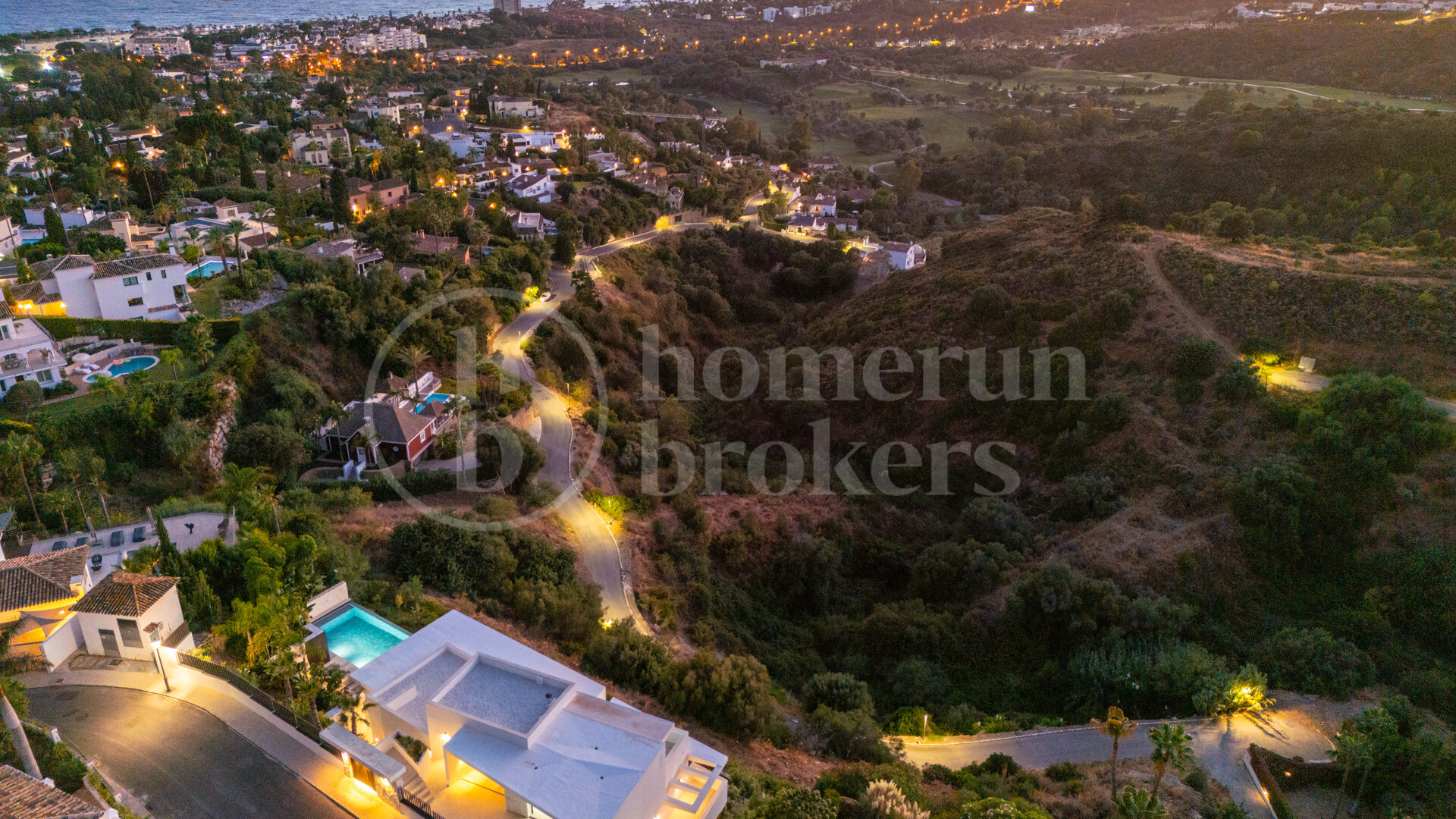 Villa Colina - Brand New Contemporary Villa with Sea Views