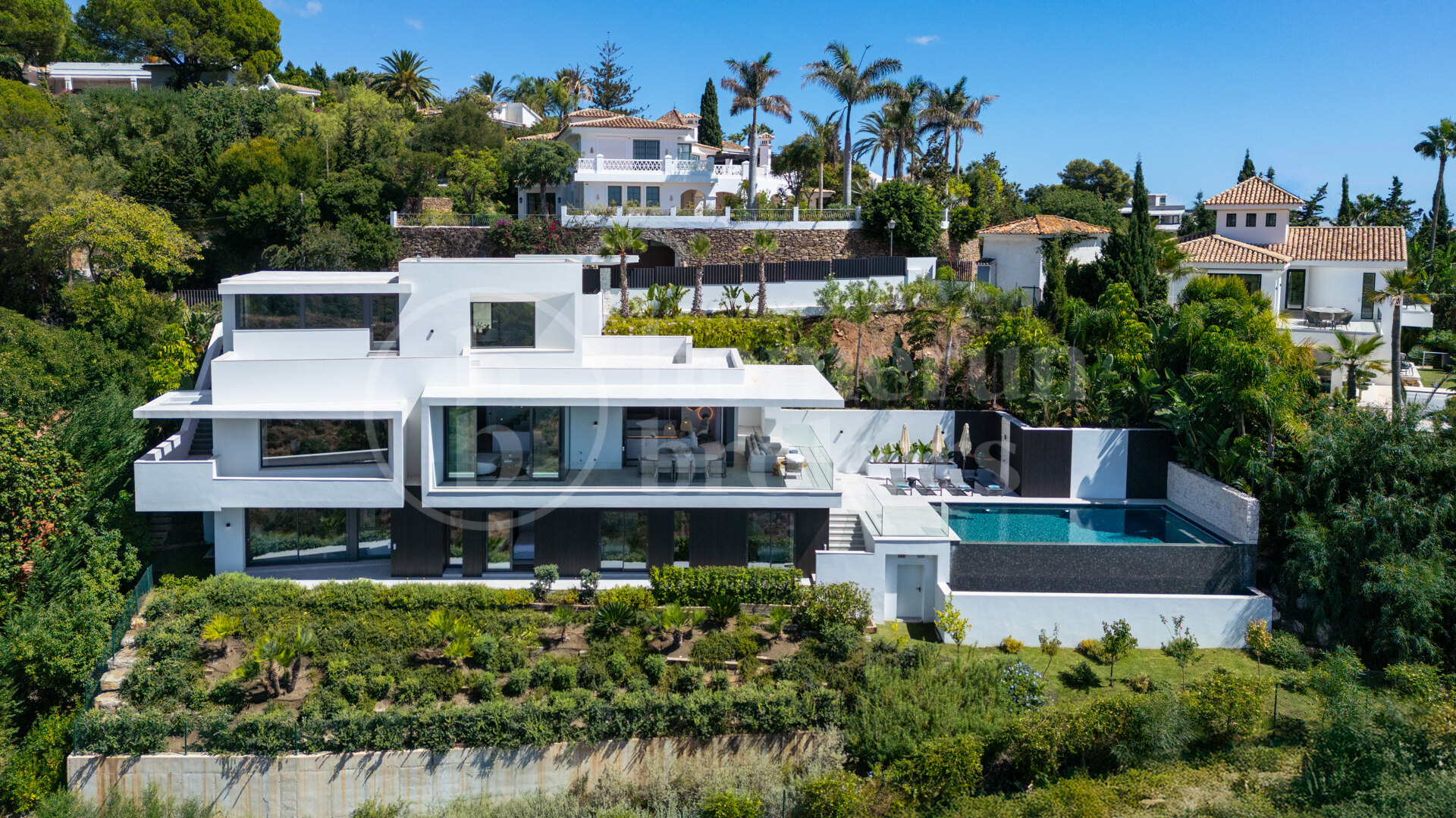 Villa Colina - Brand New Contemporary Villa with Sea Views