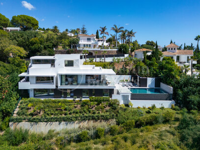Villa Colina - Brand New Contemporary Villa with Sea Views