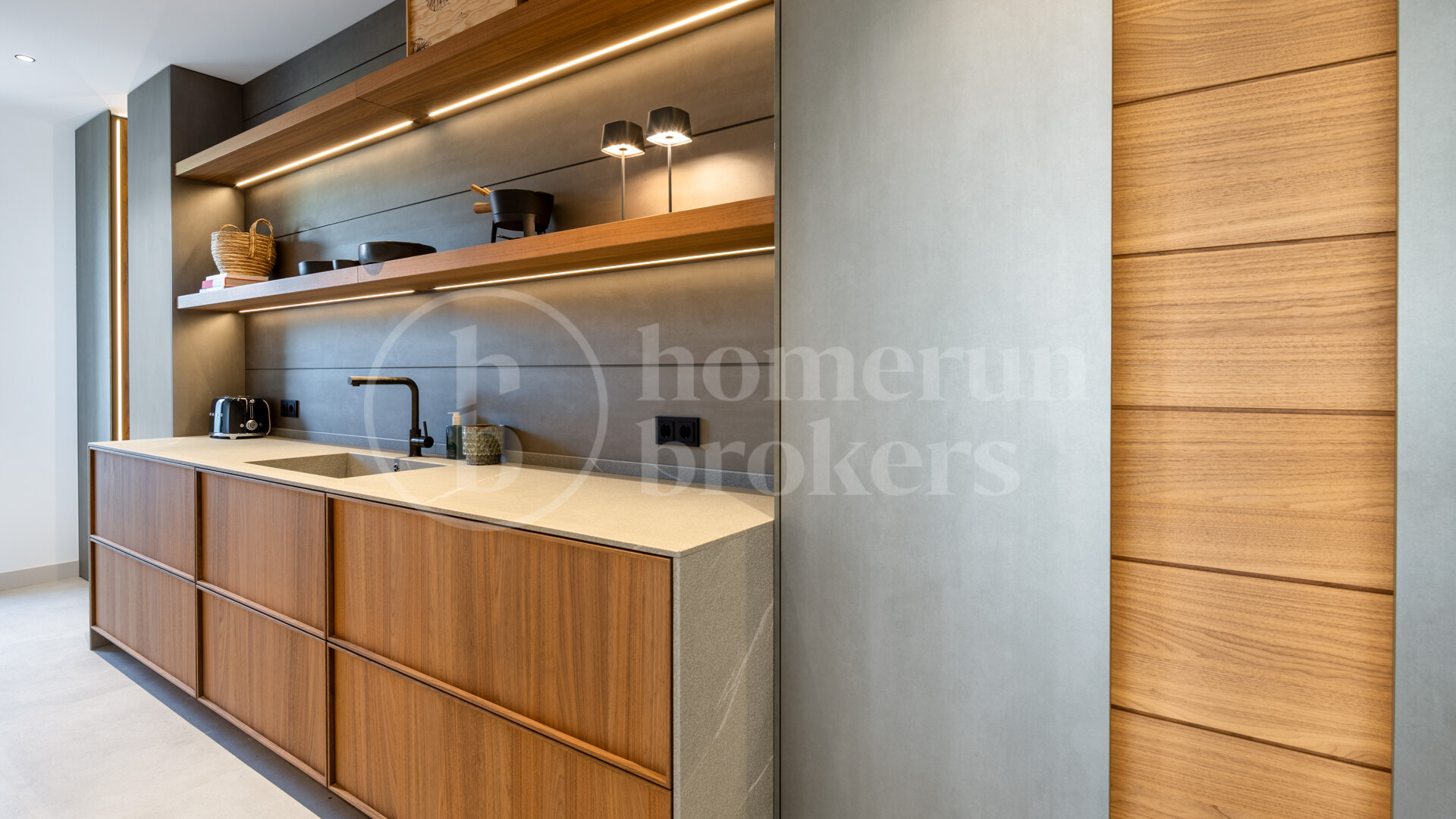 Villa Colina - Brand New Contemporary Villa with Sea Views