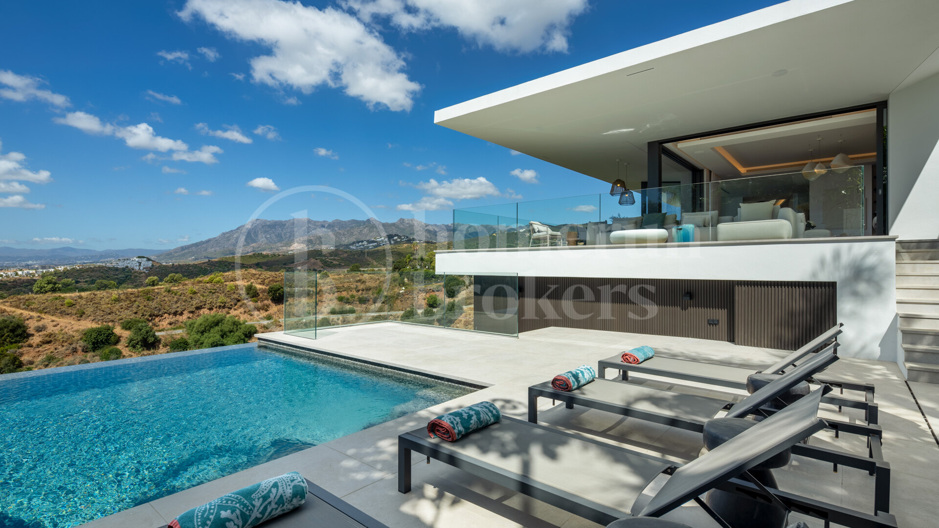 Villa Colina - Brand New Contemporary Villa with Sea Views