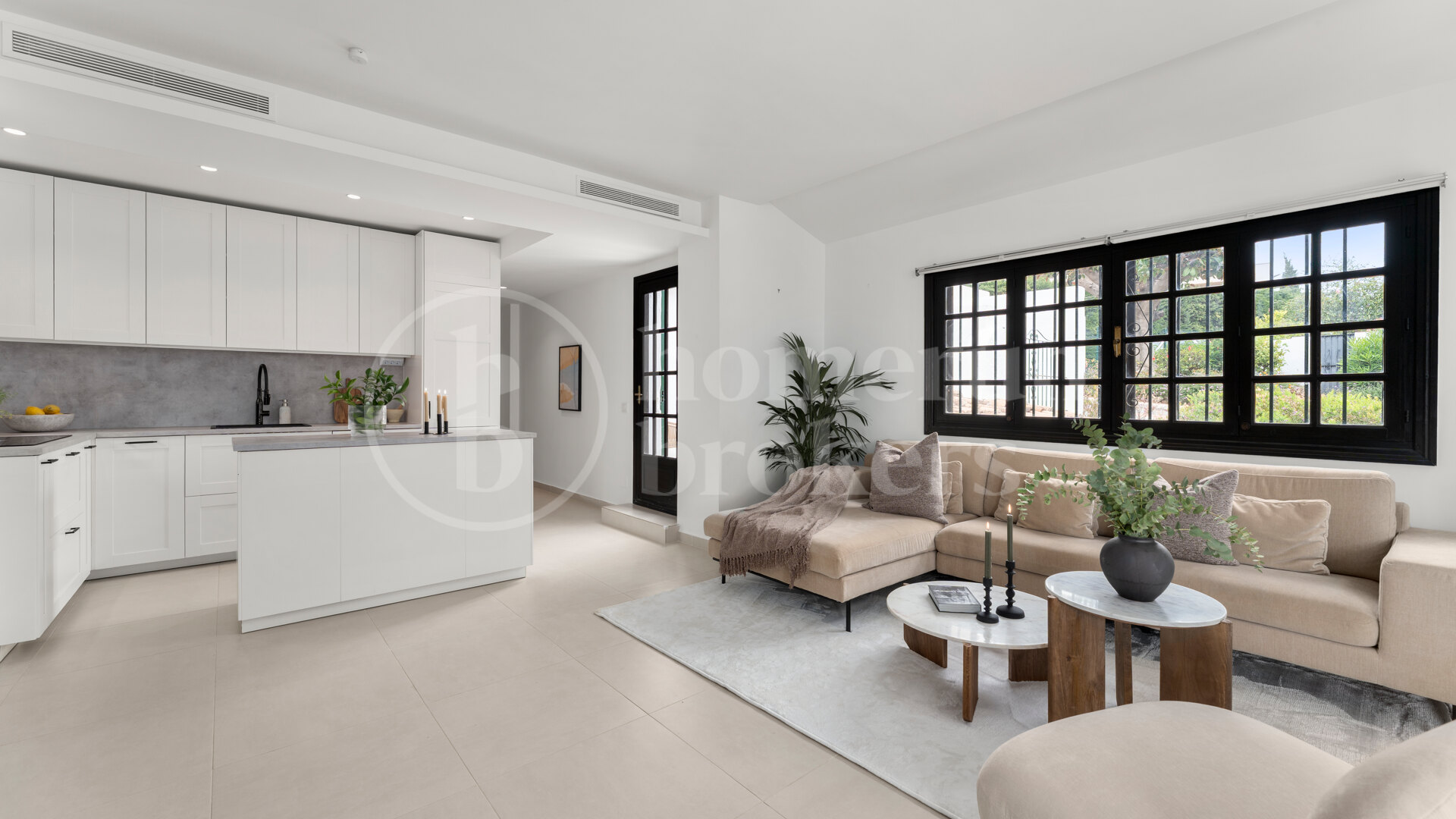 Casa Blanche – Fully Renovated Apartment in Prime Location