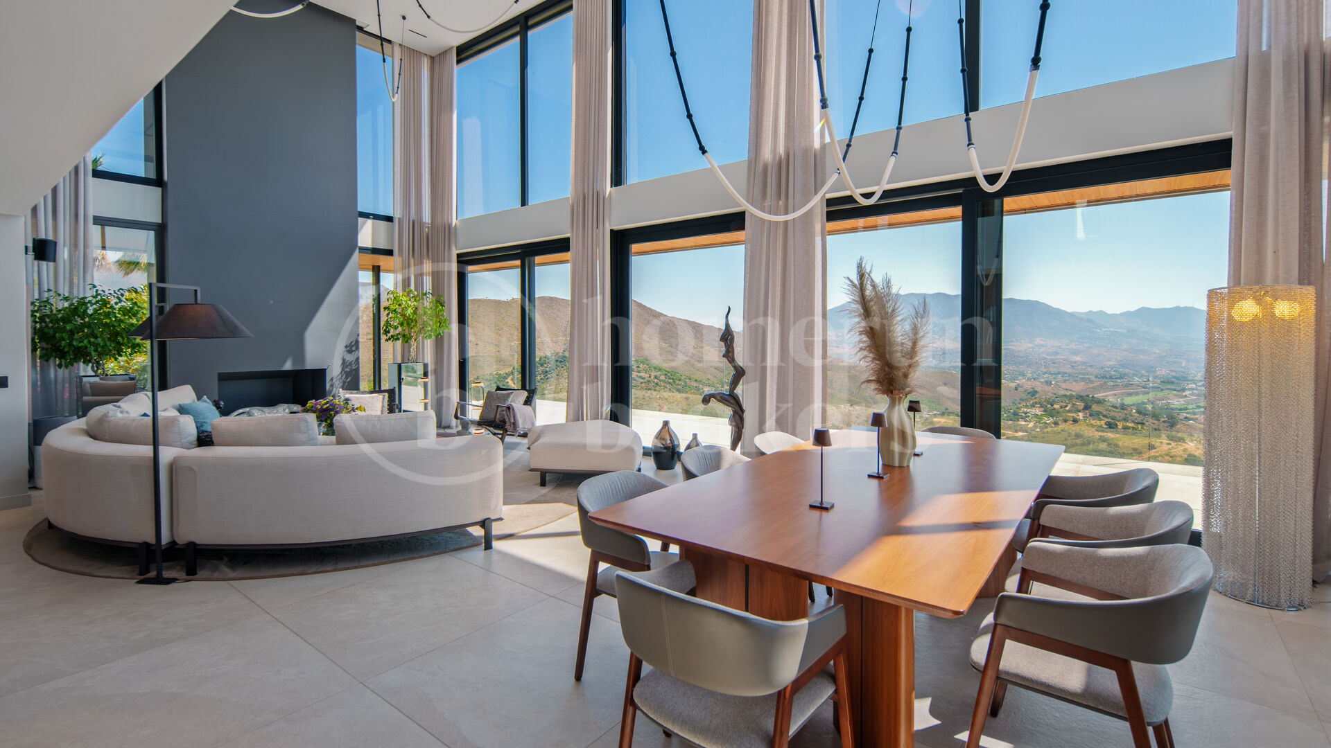 Villa La Mairena - Six Bedroom Contemporary Villa in Marbella East