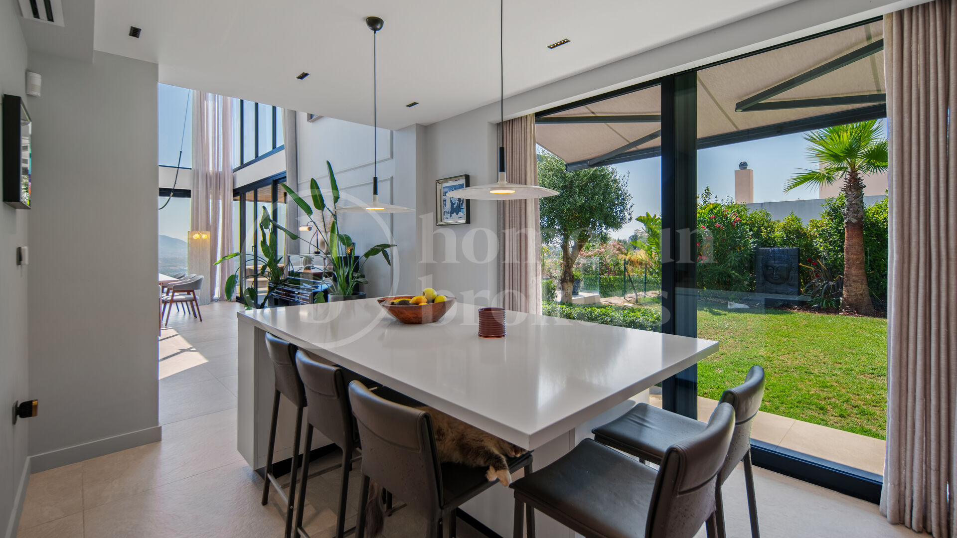 Villa La Mairena - Six Bedroom Contemporary Villa in Marbella East