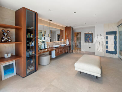 Villa La Mairena - Six Bedroom Contemporary Villa in Marbella East