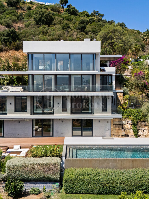 Villa La Mairena - Six Bedroom Contemporary Villa in Marbella East