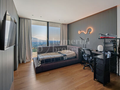 Villa La Mairena - Six Bedroom Contemporary Villa in Marbella East