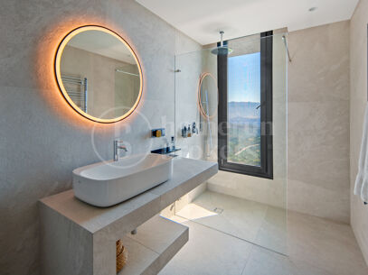 Villa La Mairena - Six Bedroom Contemporary Villa in Marbella East