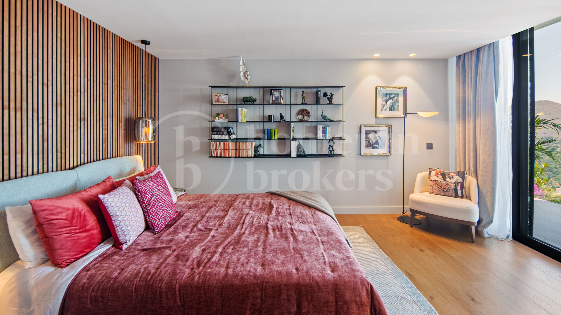 Villa La Mairena - Six Bedroom Contemporary Villa in Marbella East