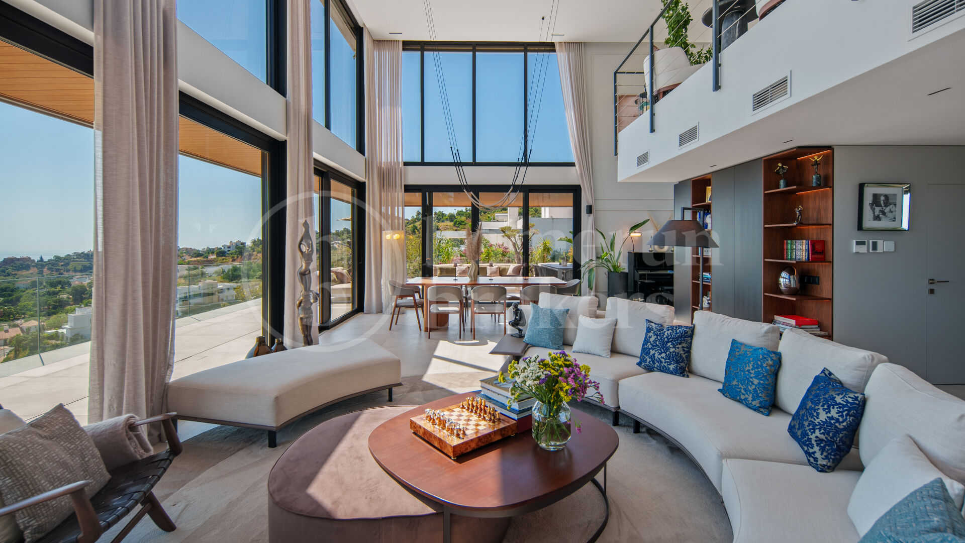 Villa La Mairena - Six Bedroom Contemporary Villa in Marbella East