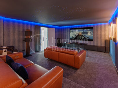 Villa La Mairena - Six Bedroom Contemporary Villa in Marbella East