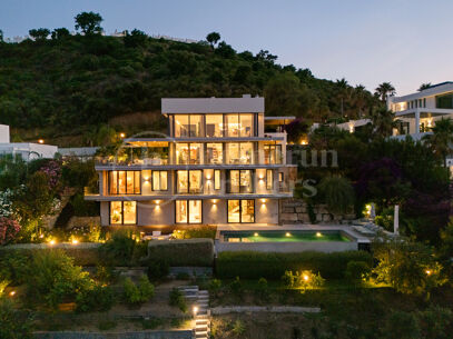 Villa La Mairena - Six Bedroom Contemporary Villa in Marbella East