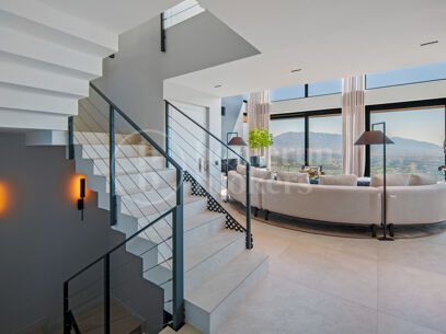 Villa La Mairena - Six Bedroom Contemporary Villa in Marbella East