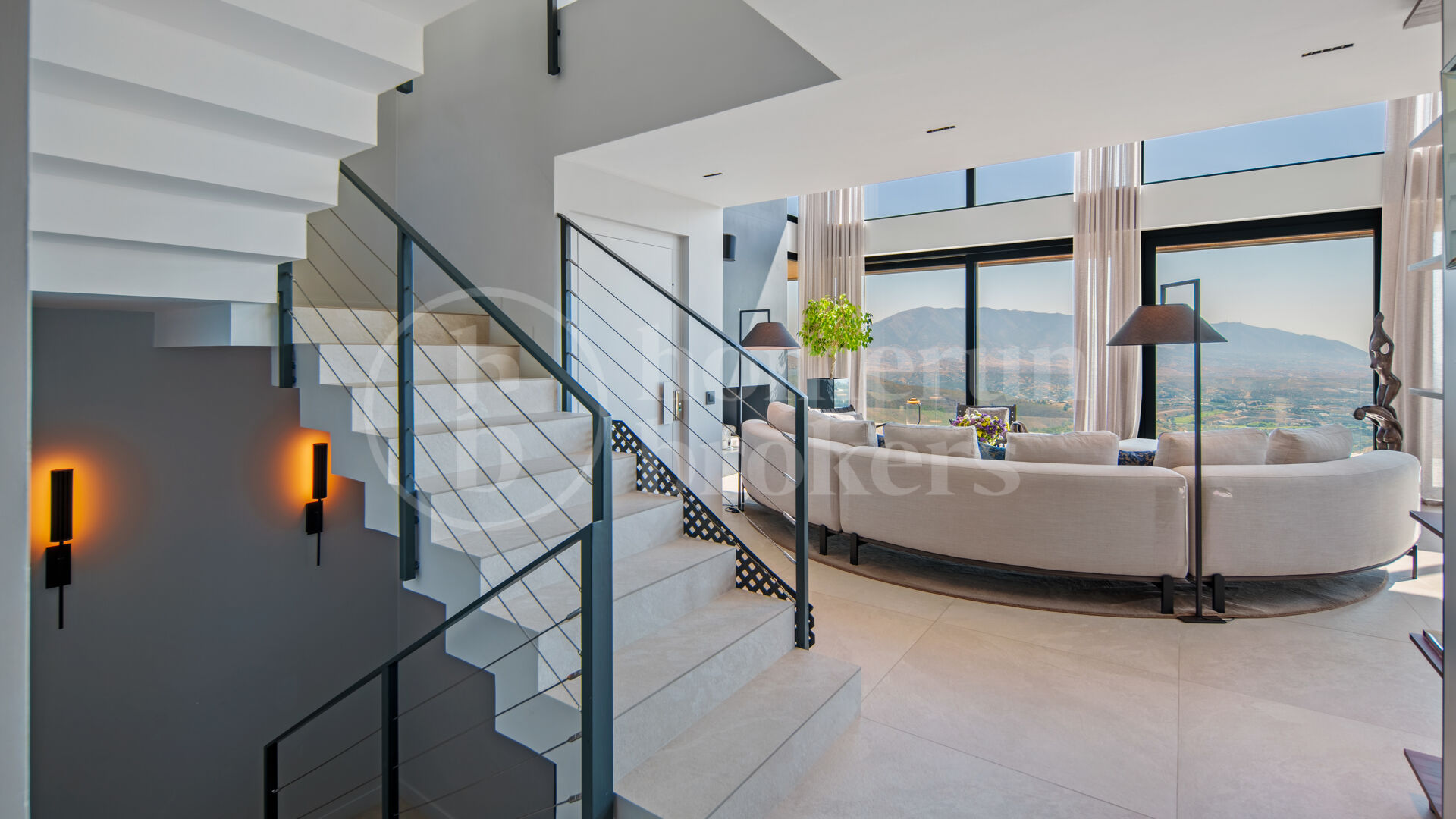 Villa La Mairena - Six Bedroom Contemporary Villa in Marbella East