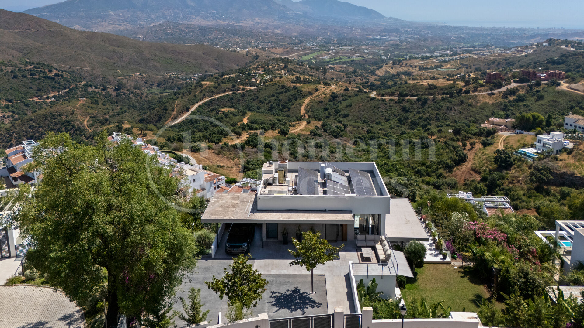 Villa La Mairena - Six Bedroom Contemporary Villa in Marbella East