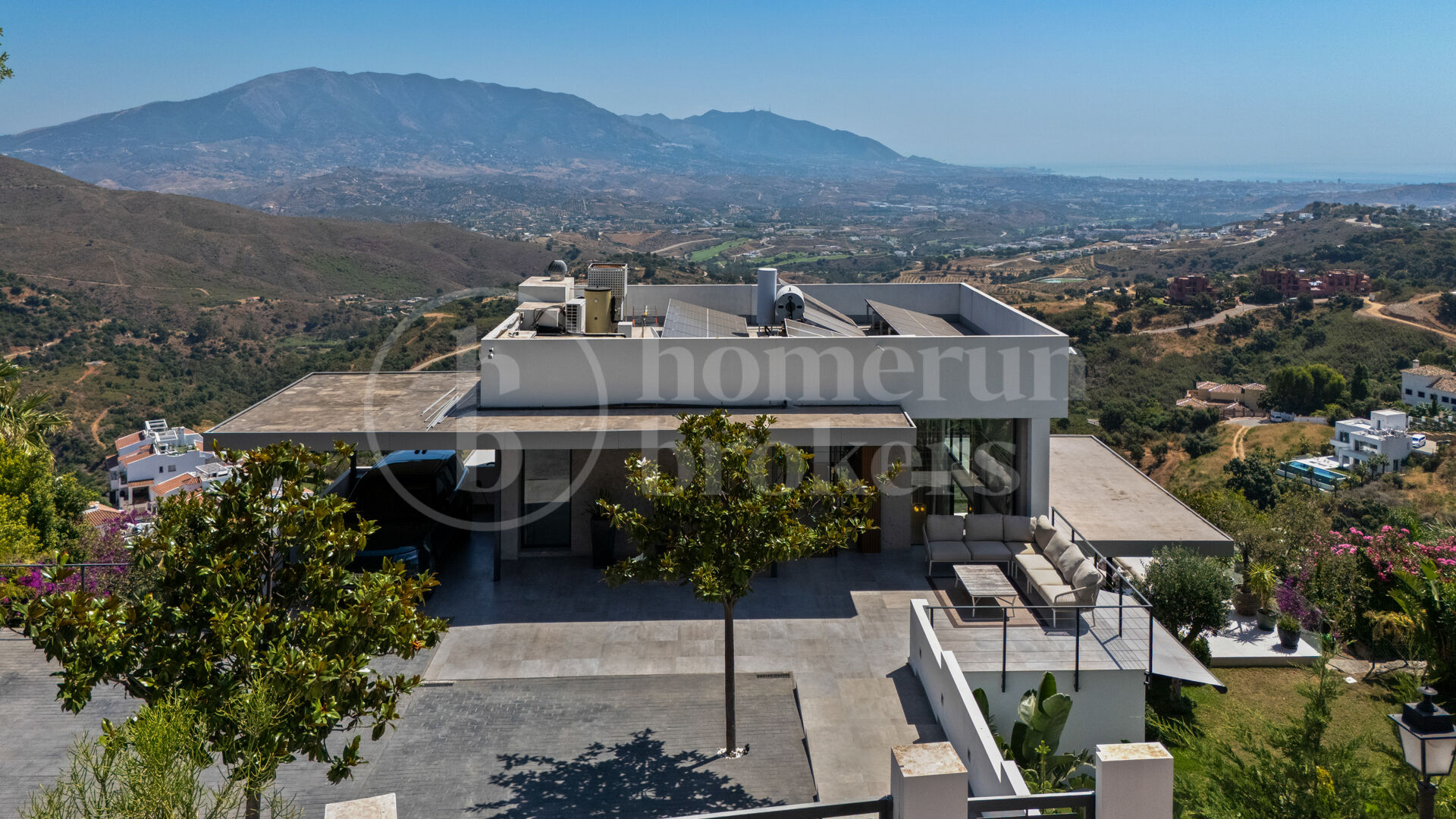 Villa La Mairena - Six Bedroom Contemporary Villa in Marbella East
