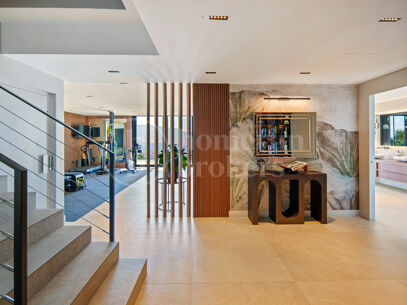 Villa La Mairena - Six Bedroom Contemporary Villa in Marbella East