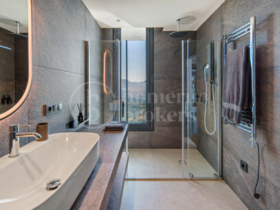 Villa La Mairena - Six Bedroom Contemporary Villa in Marbella East