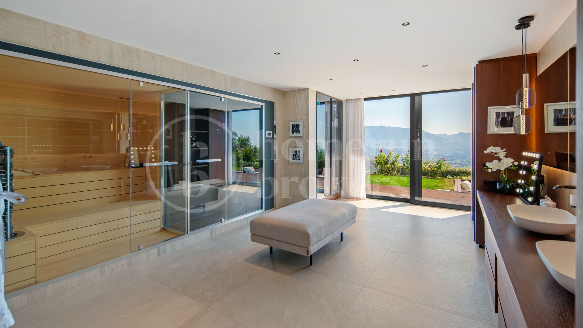 Villa La Mairena - Six Bedroom Contemporary Villa in Marbella East