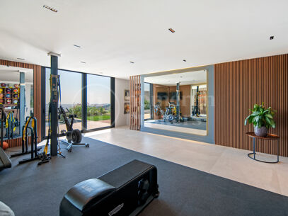 Villa La Mairena - Six Bedroom Contemporary Villa in Marbella East