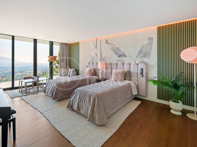 Villa La Mairena - Six Bedroom Contemporary Villa in Marbella East