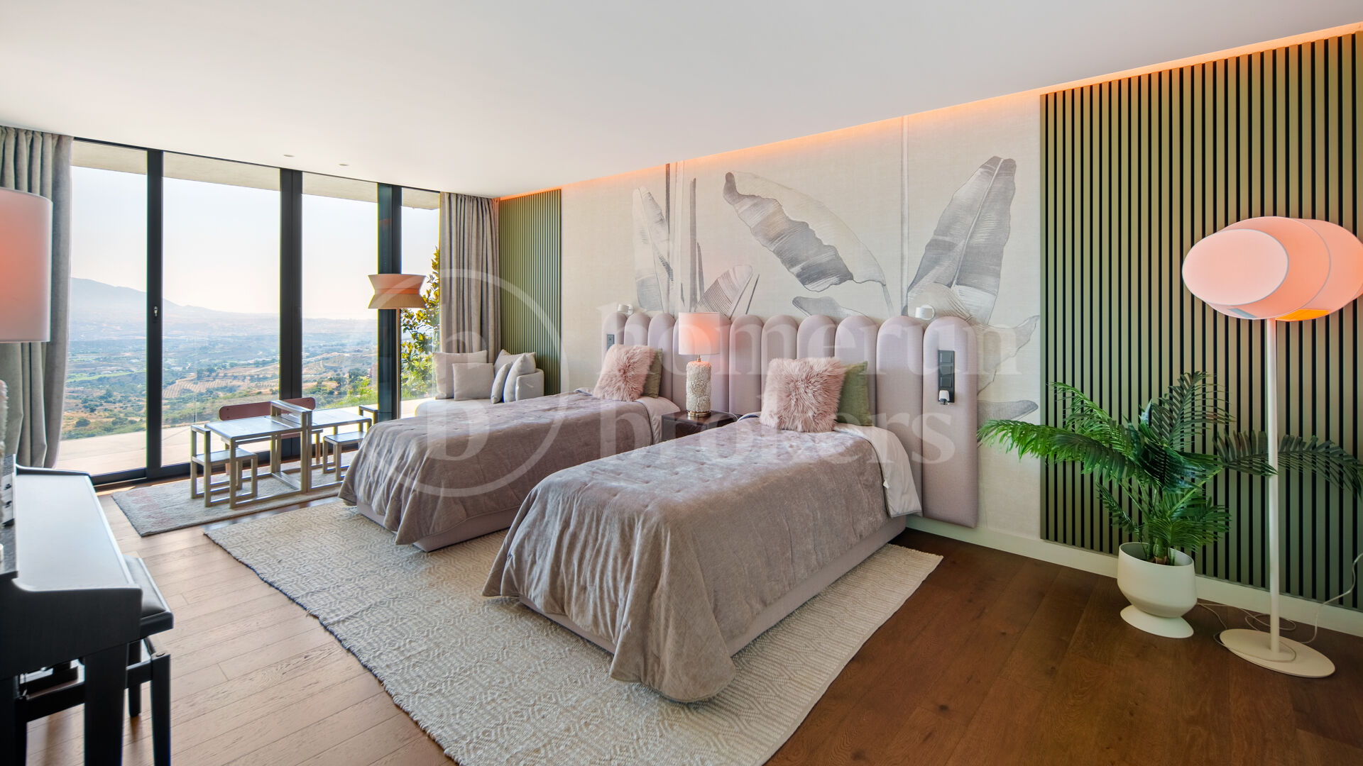 Villa La Mairena - Six Bedroom Contemporary Villa in Marbella East