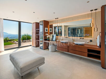 Villa La Mairena - Six Bedroom Contemporary Villa in Marbella East