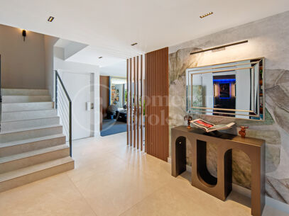 Villa La Mairena - Six Bedroom Contemporary Villa in Marbella East