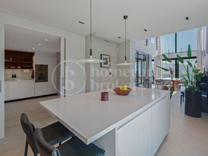 Villa La Mairena - Six Bedroom Contemporary Villa in Marbella East