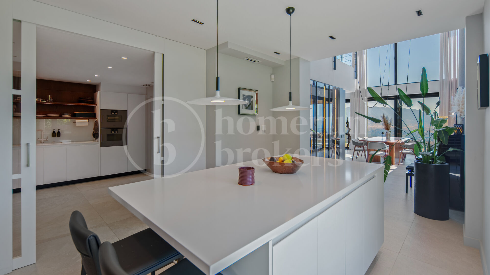 Villa La Mairena - Six Bedroom Contemporary Villa in Marbella East