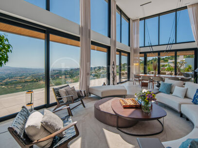 Villa La Mairena - Six Bedroom Contemporary Villa in Marbella East