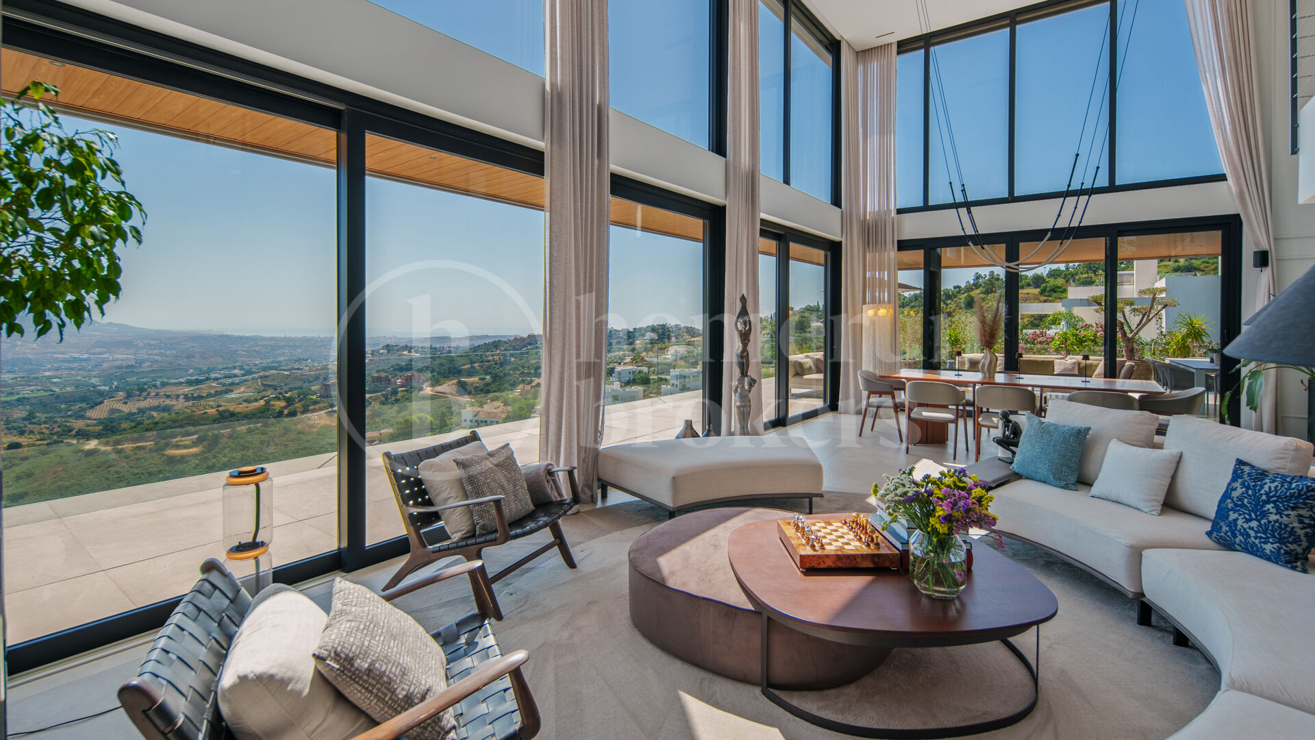 Villa La Mairena - Six Bedroom Contemporary Villa in Marbella East