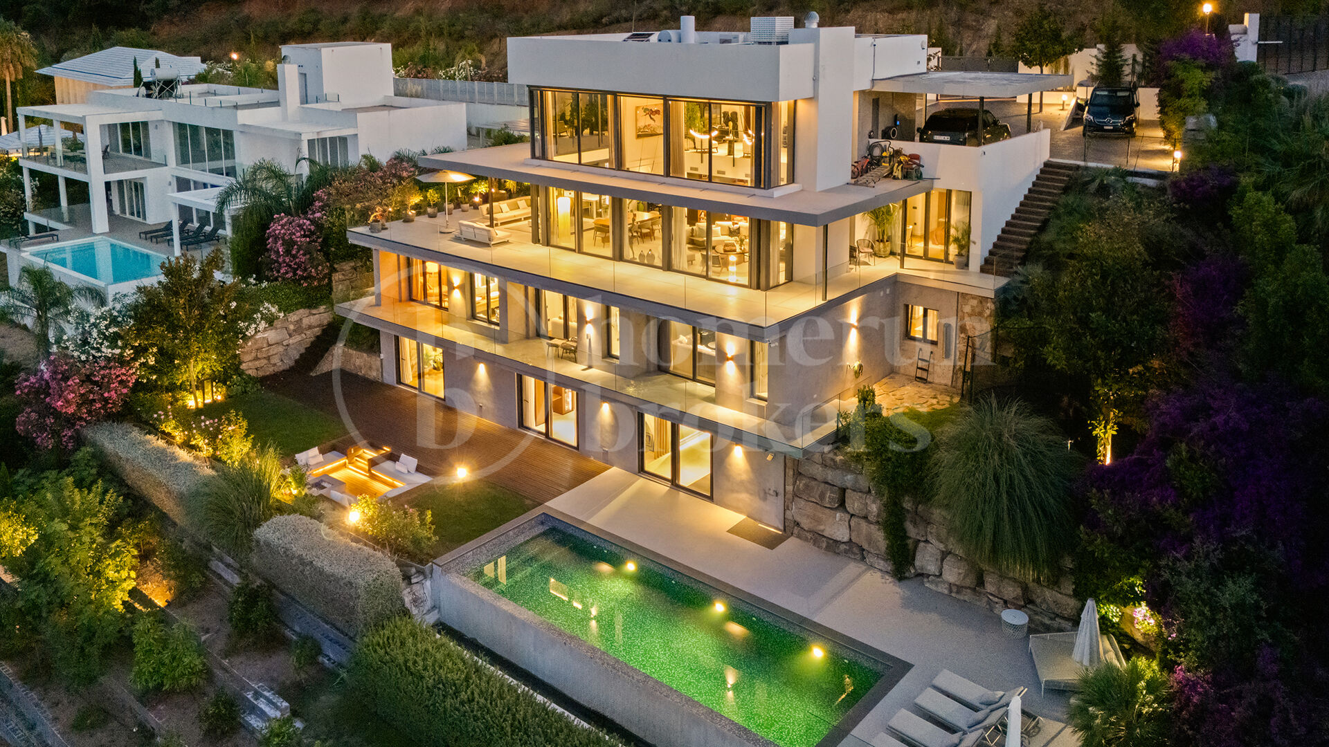 Villa La Mairena - Six Bedroom Contemporary Villa in Marbella East