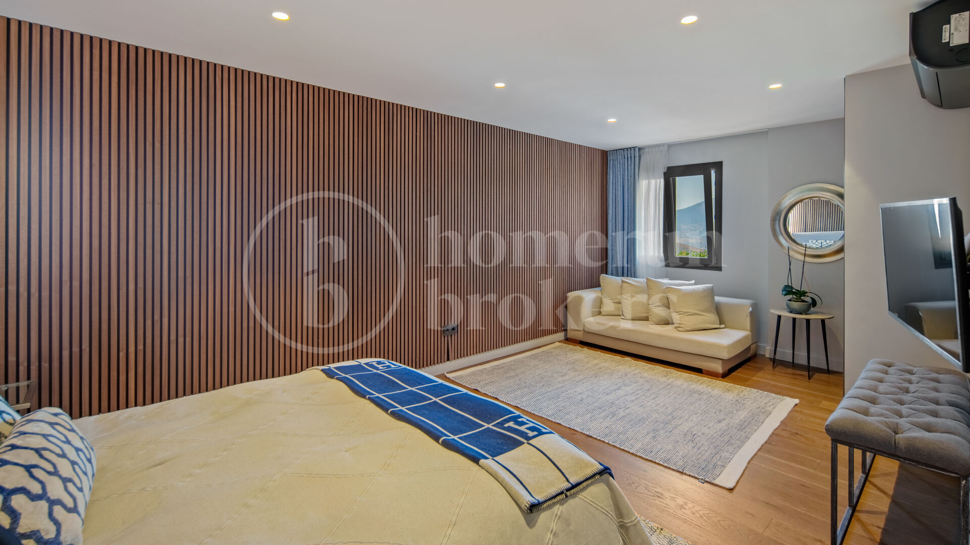 Villa La Mairena - Six Bedroom Contemporary Villa in Marbella East