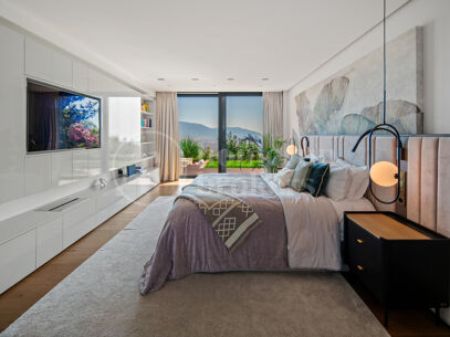 Villa La Mairena - Six Bedroom Contemporary Villa in Marbella East