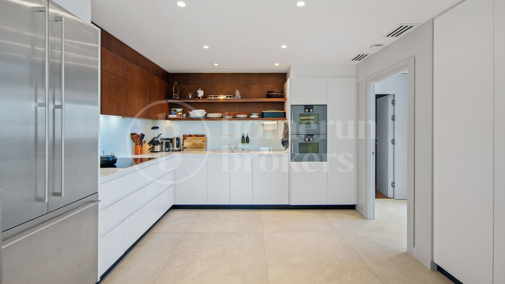 Villa La Mairena - Six Bedroom Contemporary Villa in Marbella East