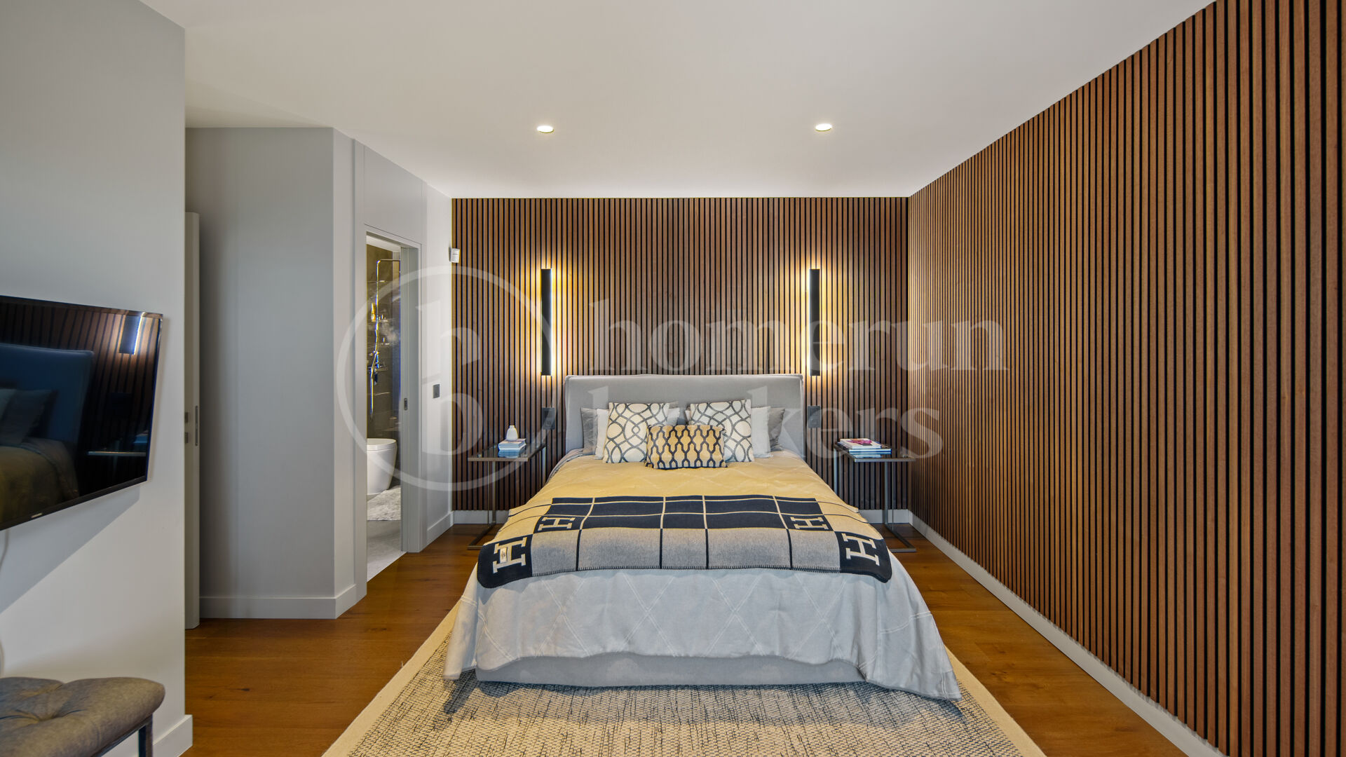 Villa La Mairena - Six Bedroom Contemporary Villa in Marbella East