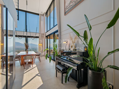 Villa La Mairena - Six Bedroom Contemporary Villa in Marbella East