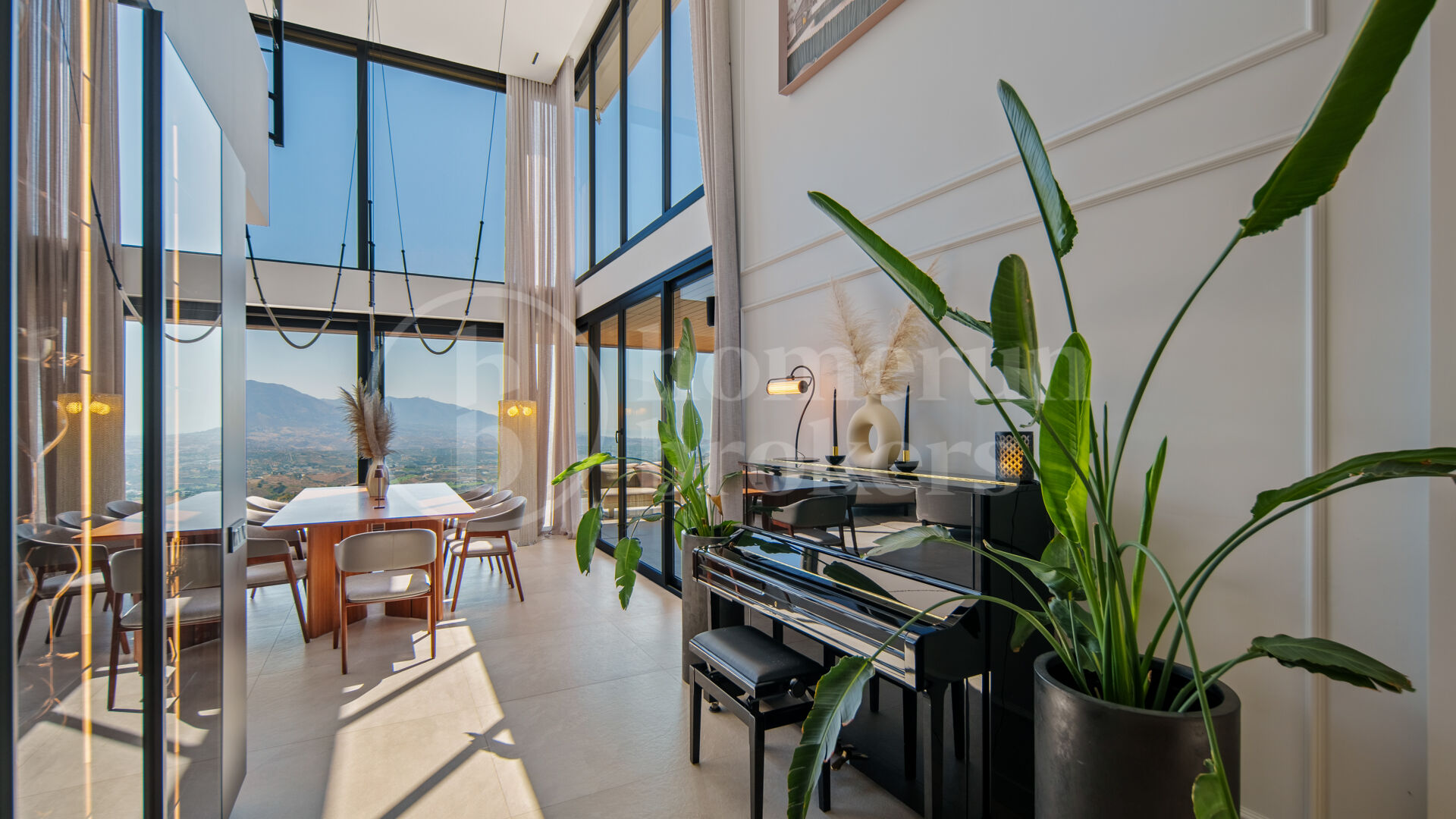 Villa La Mairena - Six Bedroom Contemporary Villa in Marbella East