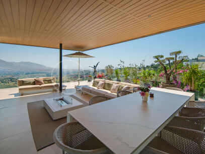 Villa La Mairena - Six Bedroom Contemporary Villa in Marbella East